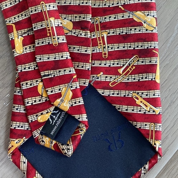Robin Ruth Silk Music Score Muical Instruments Sheet Music Tie - Picture 5 of 6